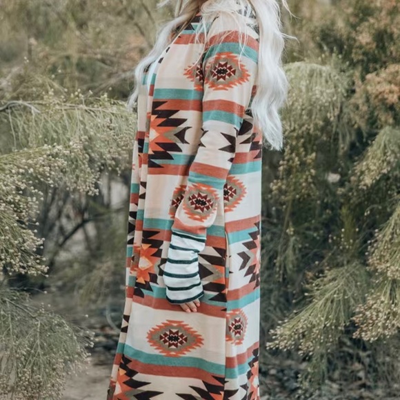 Aztec sweater. Unique stripped cuff feature - Picture 5 of 6